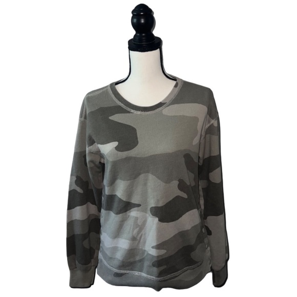 Abercrombie & Fitch Tops - Abercrombie & fitch- camo crewneck